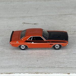 Auto World 71 Dodge Challenger R/T Orange And Black 1:64